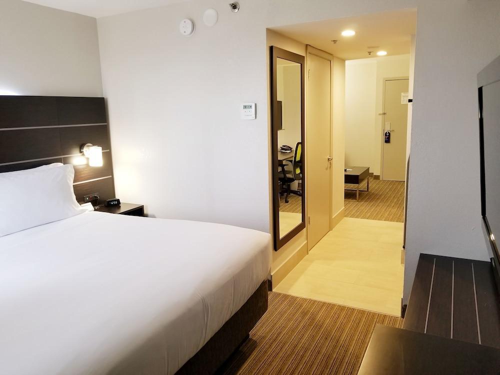 Holiday Inn Express Hotel & Suites Miami - Hialeah By Ihg Eksteriør billede