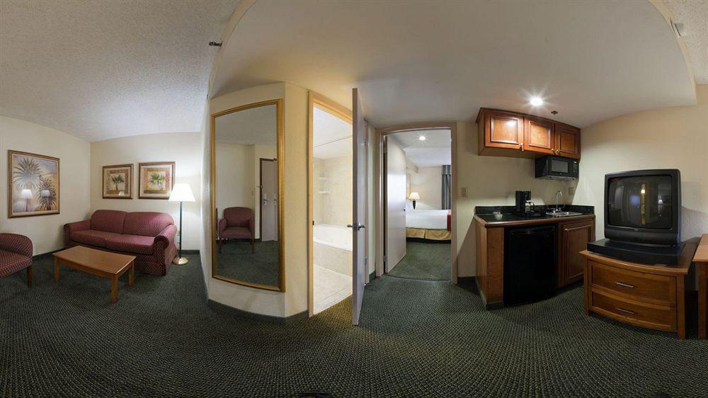 Holiday Inn Express Hotel & Suites Miami - Hialeah By Ihg Eksteriør billede