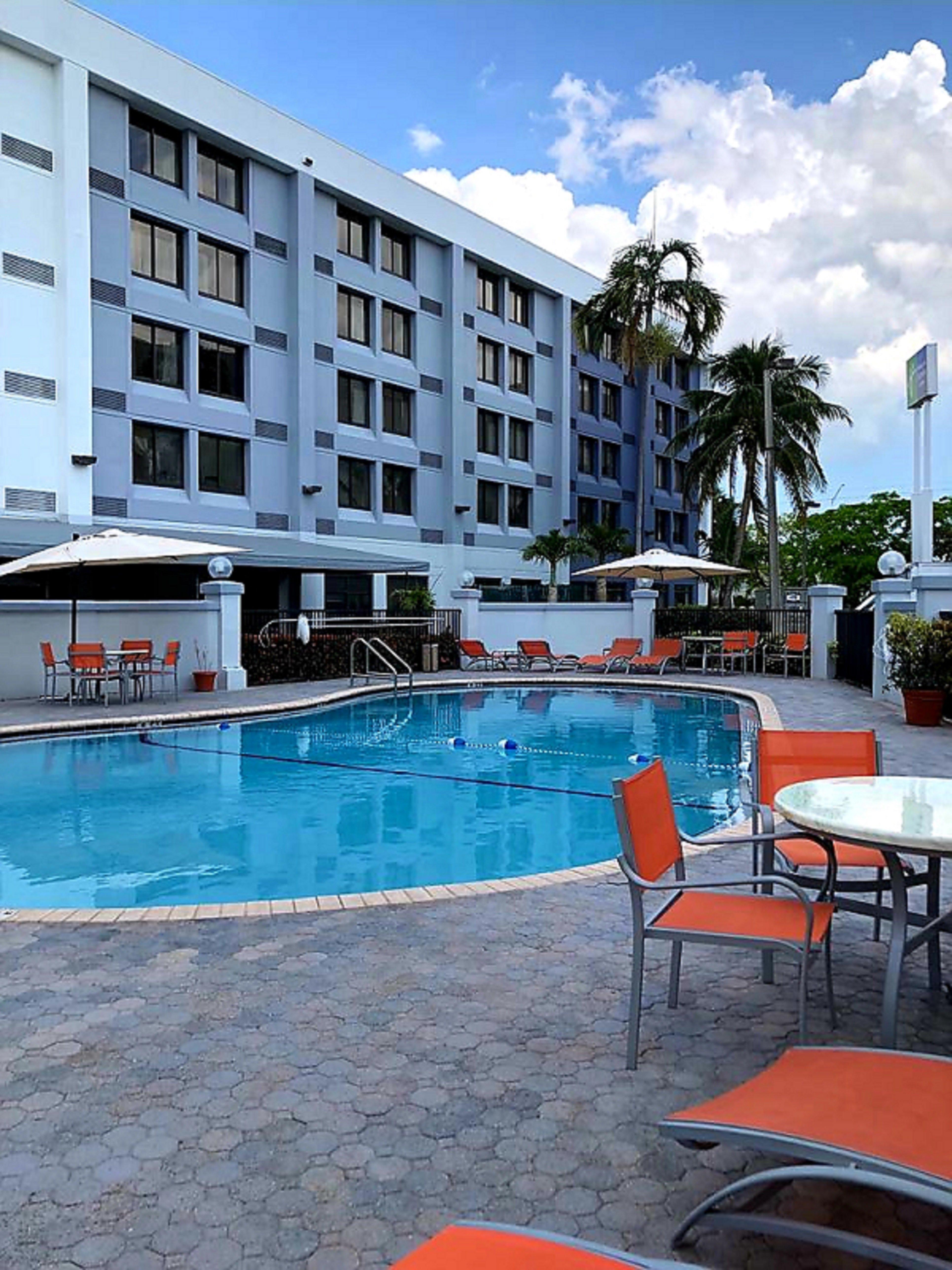 Holiday Inn Express Hotel & Suites Miami - Hialeah By Ihg Eksteriør billede