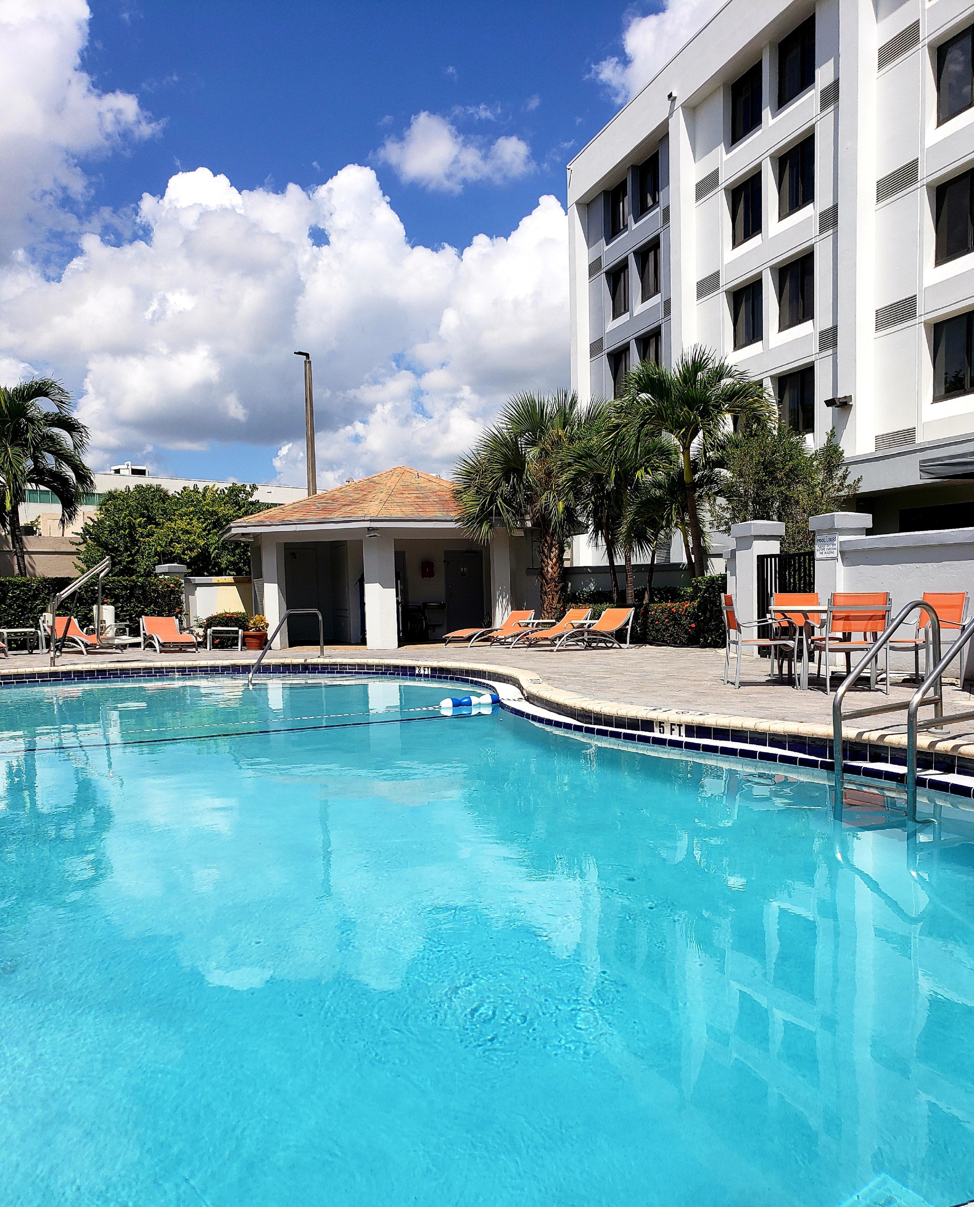 Holiday Inn Express Hotel & Suites Miami - Hialeah By Ihg Eksteriør billede