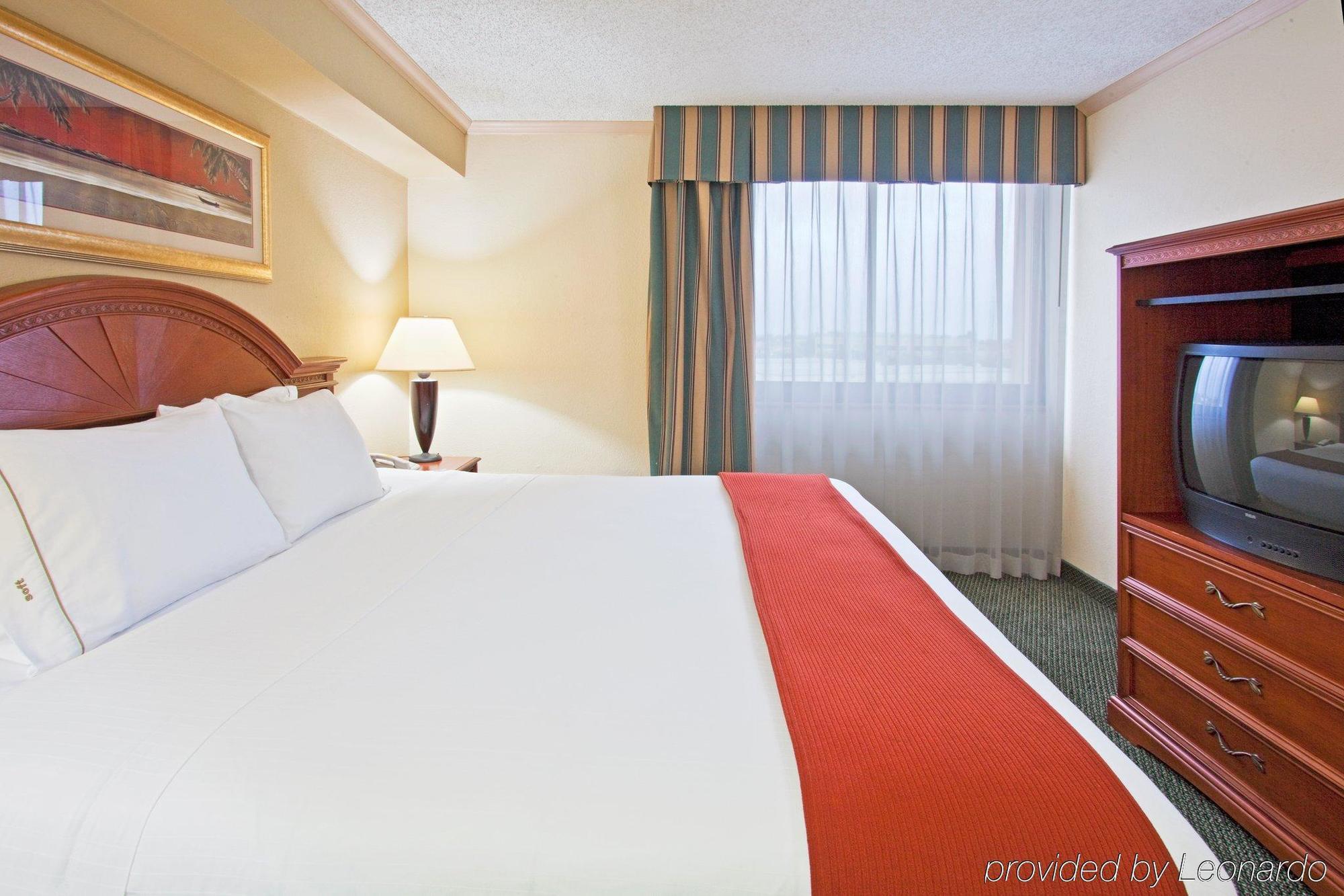 Holiday Inn Express Hotel & Suites Miami - Hialeah By Ihg Eksteriør billede