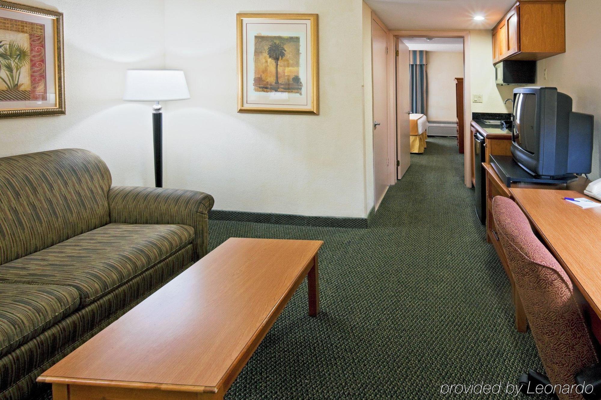 Holiday Inn Express Hotel & Suites Miami - Hialeah By Ihg Eksteriør billede