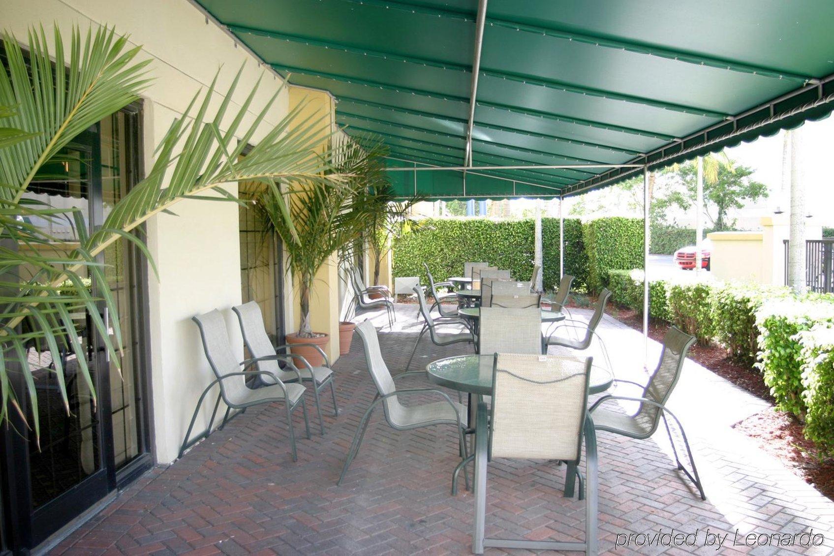 Holiday Inn Express Hotel & Suites Miami - Hialeah By Ihg Eksteriør billede