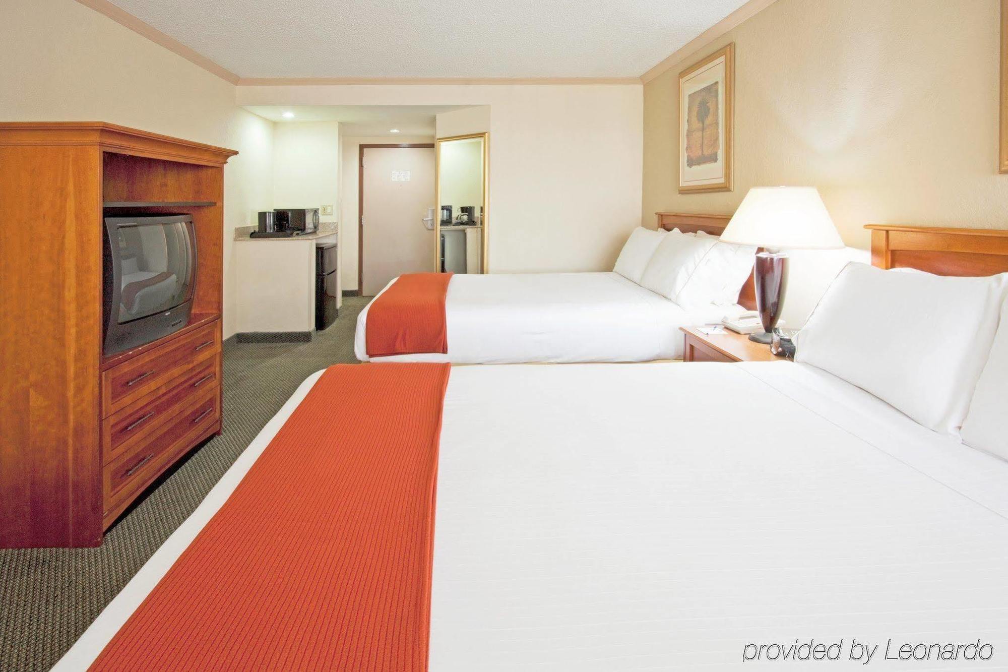 Holiday Inn Express Hotel & Suites Miami - Hialeah By Ihg Eksteriør billede