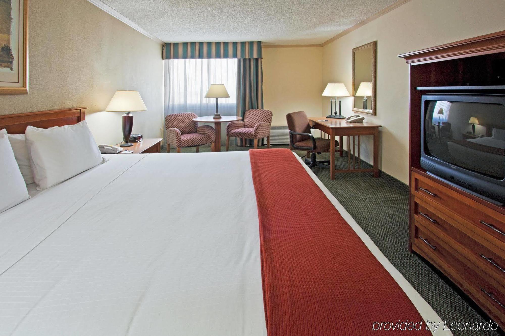 Holiday Inn Express Hotel & Suites Miami - Hialeah By Ihg Eksteriør billede