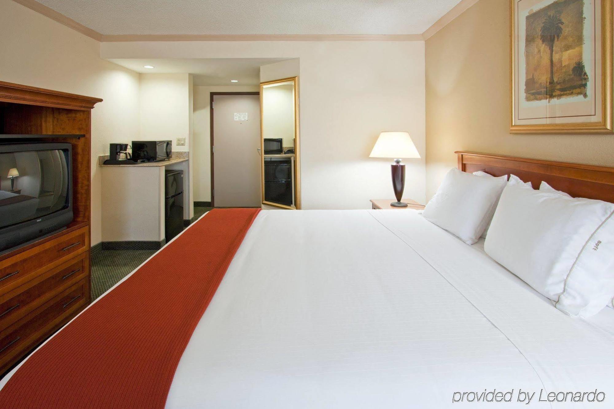 Holiday Inn Express Hotel & Suites Miami - Hialeah By Ihg Eksteriør billede