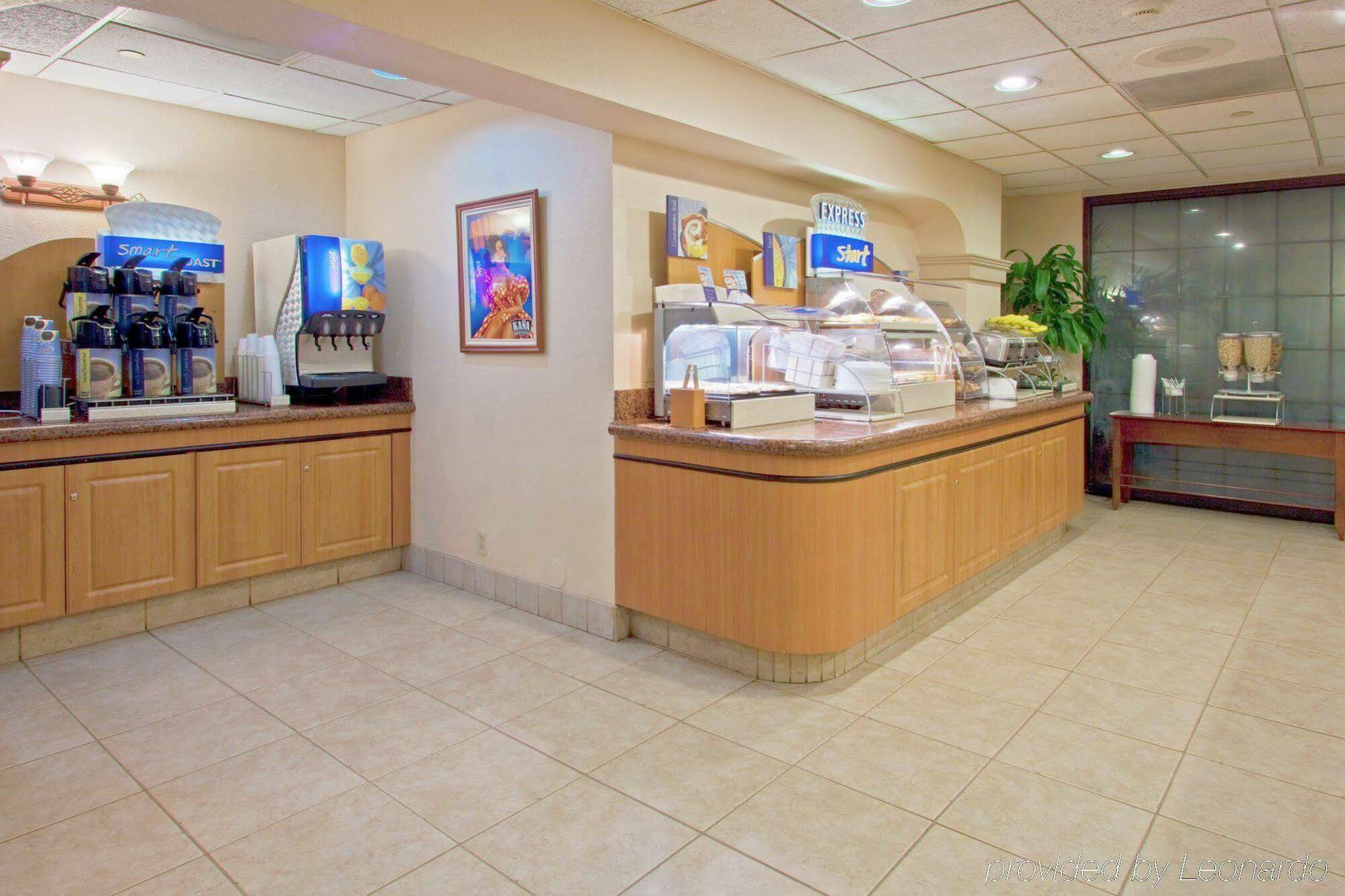 Holiday Inn Express Hotel & Suites Miami - Hialeah By Ihg Eksteriør billede